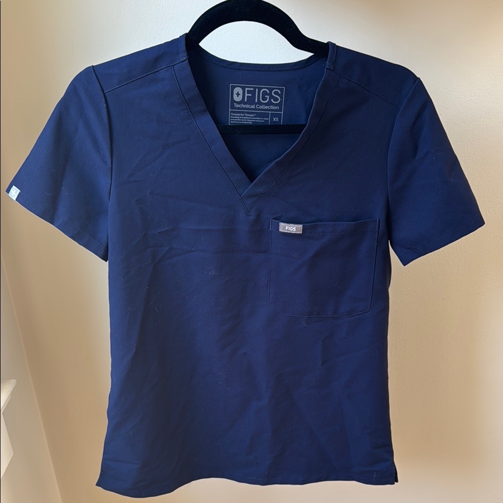 FIGS women’s Catarina One-Pocket Scrub top